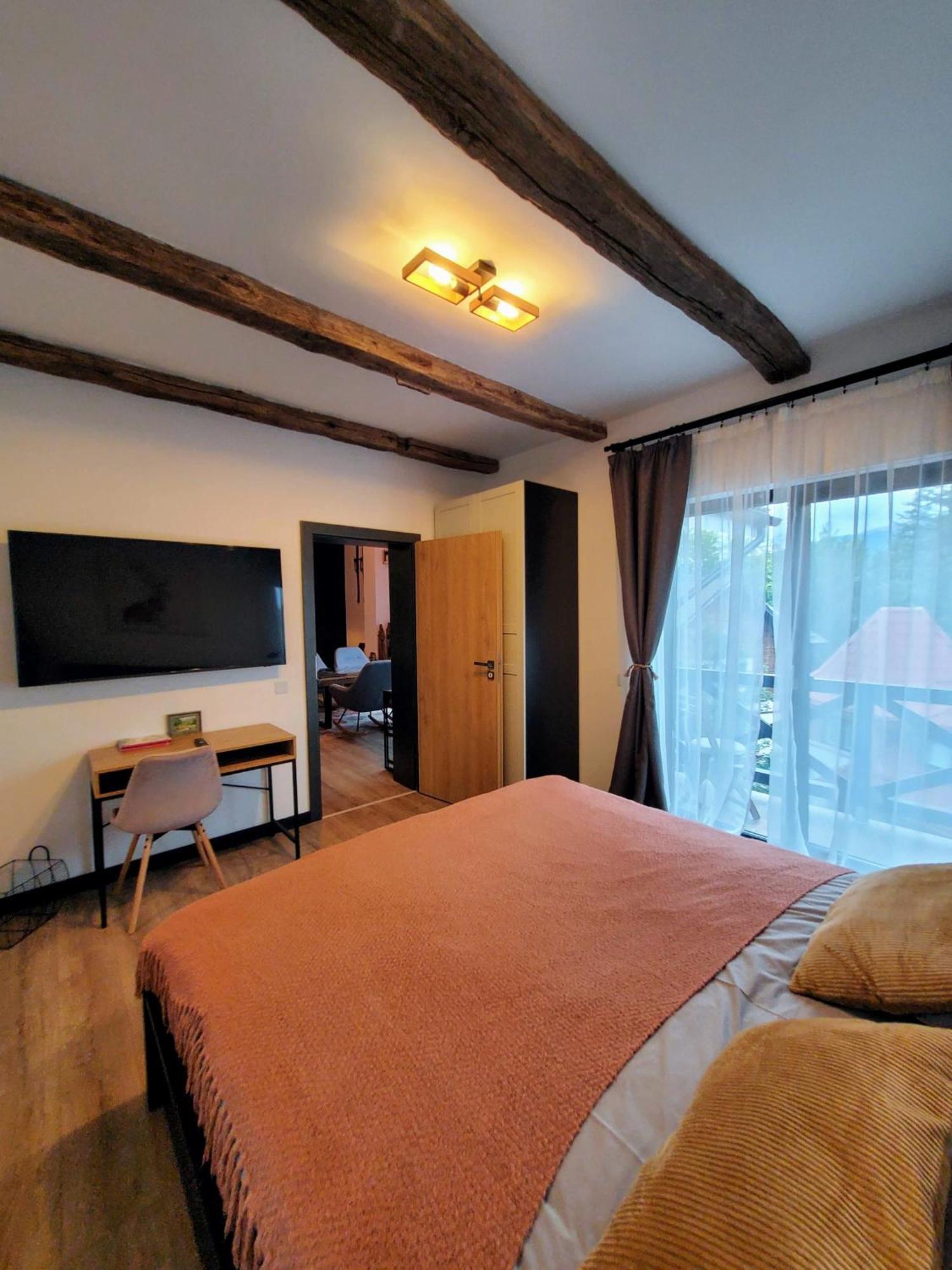 Casa Larisa Antonia Apartments ซินายา ภายนอก รูปภาพ